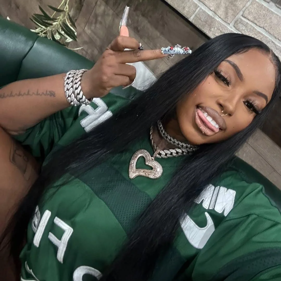 Who on this site can show me the best tribute of these Hoodrat Holly videos and photos? image 22