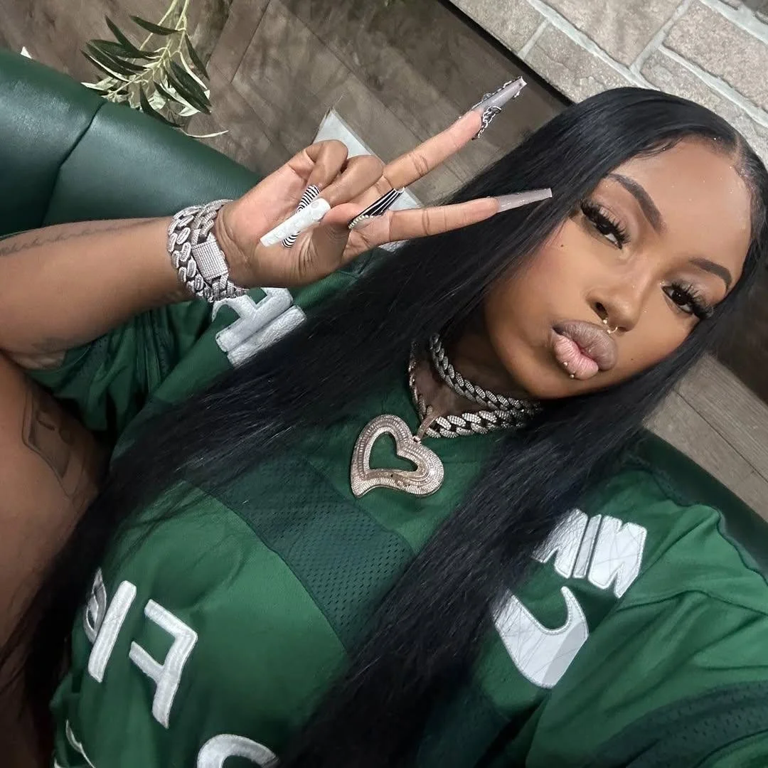 Who on this site can show me the best tribute of these Hoodrat Holly videos and photos? image 23