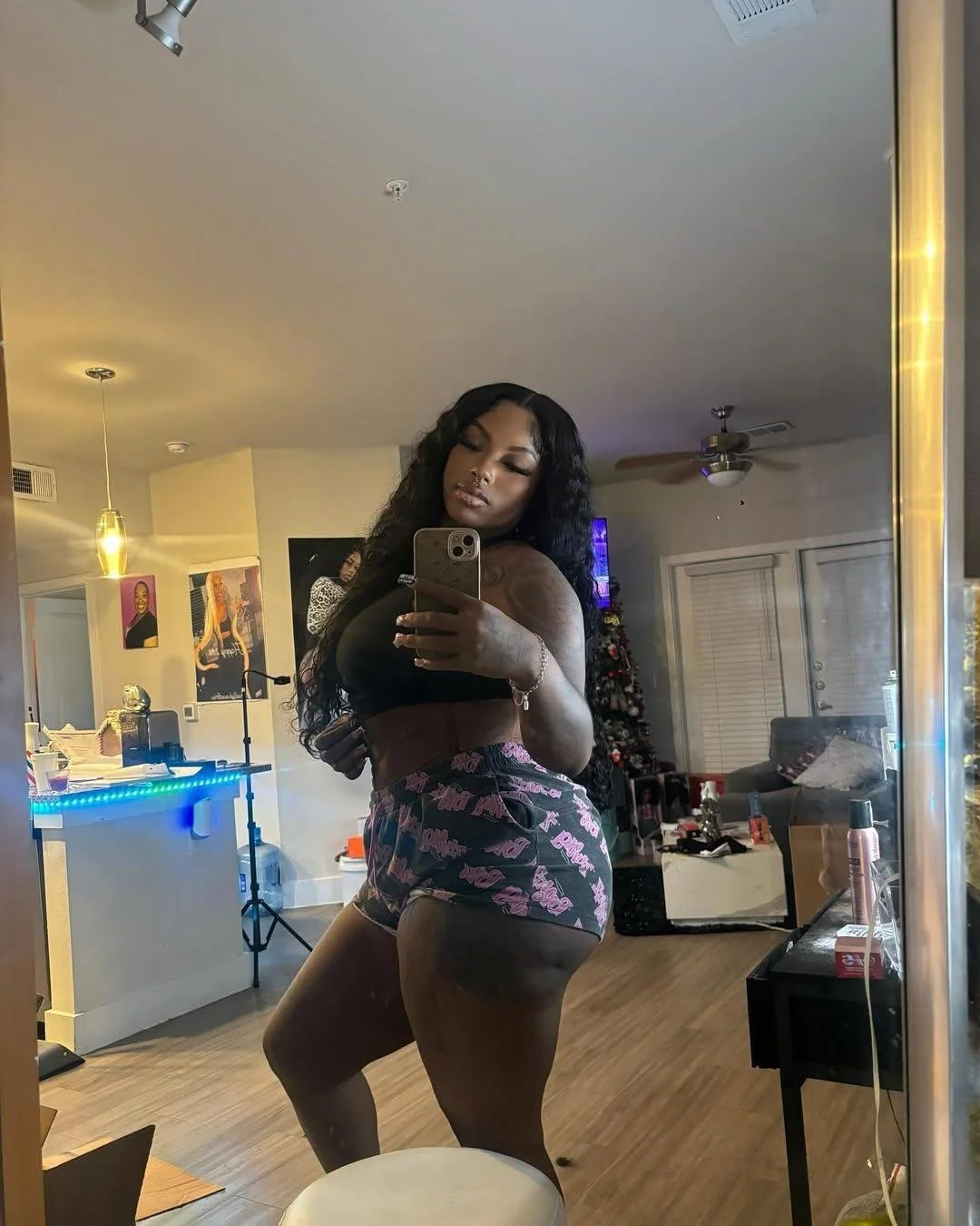 Who on this site can show me the best tribute of these Hoodrat Holly videos and photos? image 3