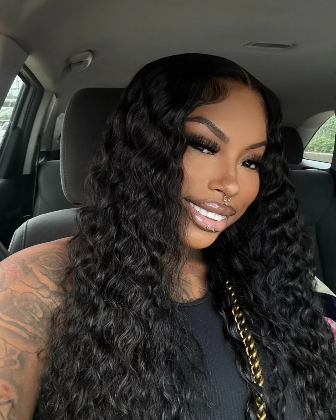Who on this site can show me the best tribute of these Hoodrat Holly videos and photos? image 32