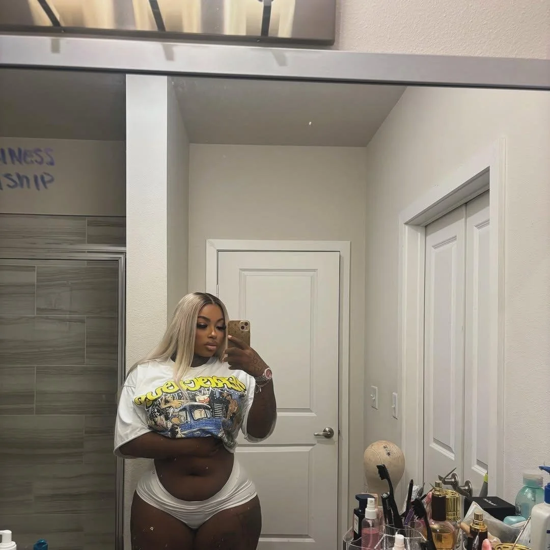 Who on this site can show me the best tribute of these Hoodrat Holly videos and photos? image 39