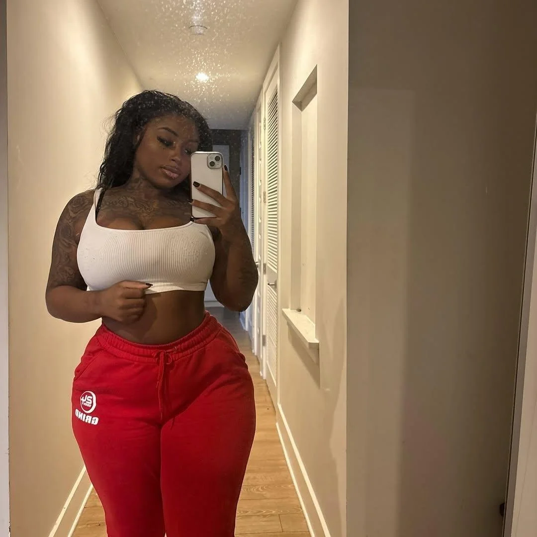 Who on this site can show me the best tribute of these Hoodrat Holly videos and photos? image 9