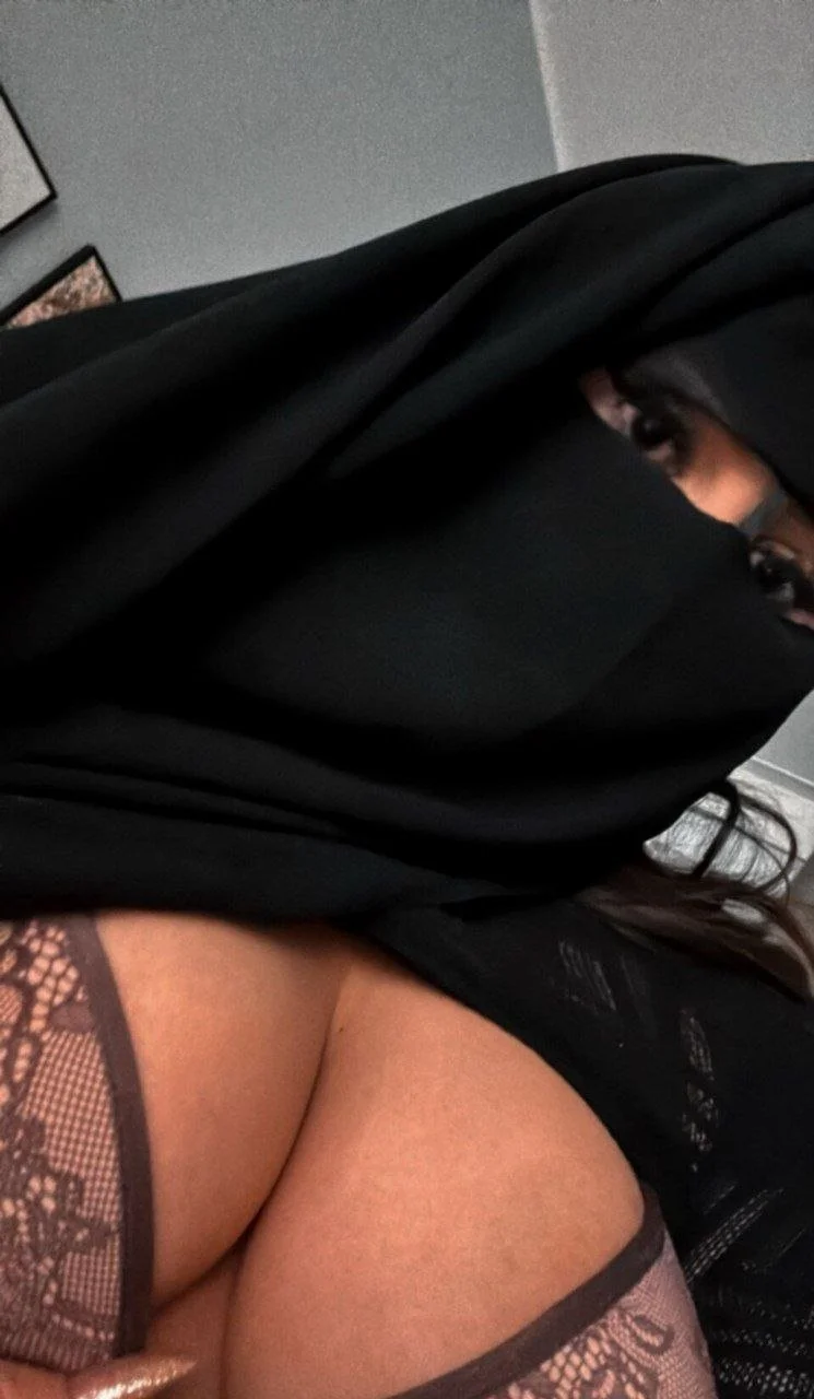 Busty arab dump image 9
