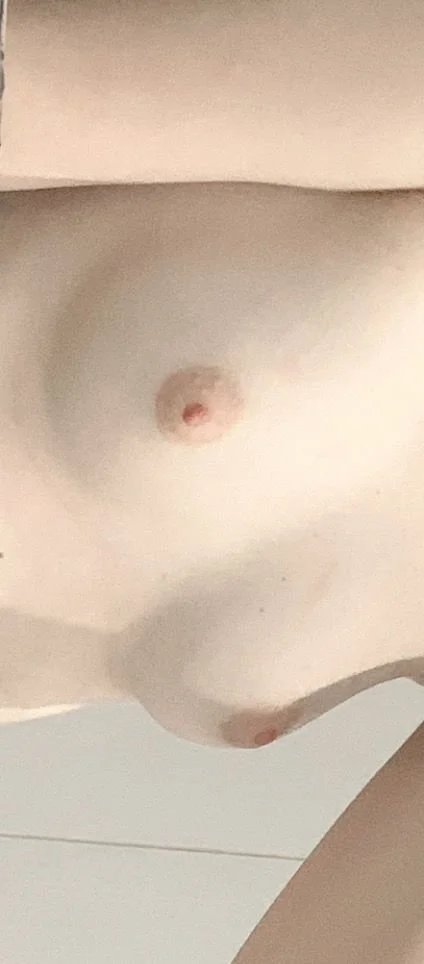 Branquinha novinha da bucetinha rosa image 2