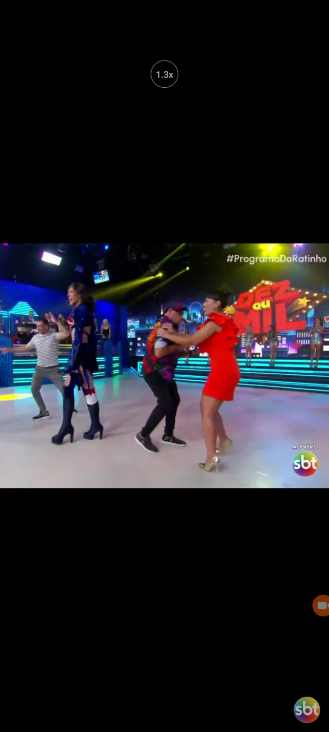 Cariucha pagando peito bem gostoso image 2