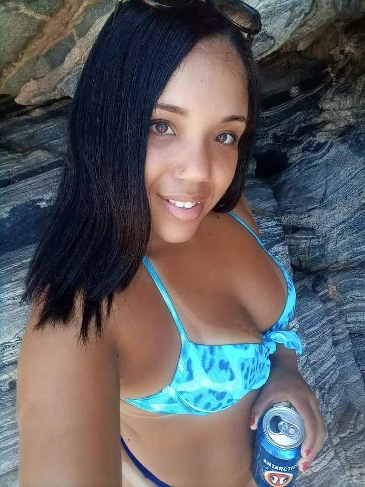 Fotos de gostosas rabudas com legenda. comentem bastante. image 35