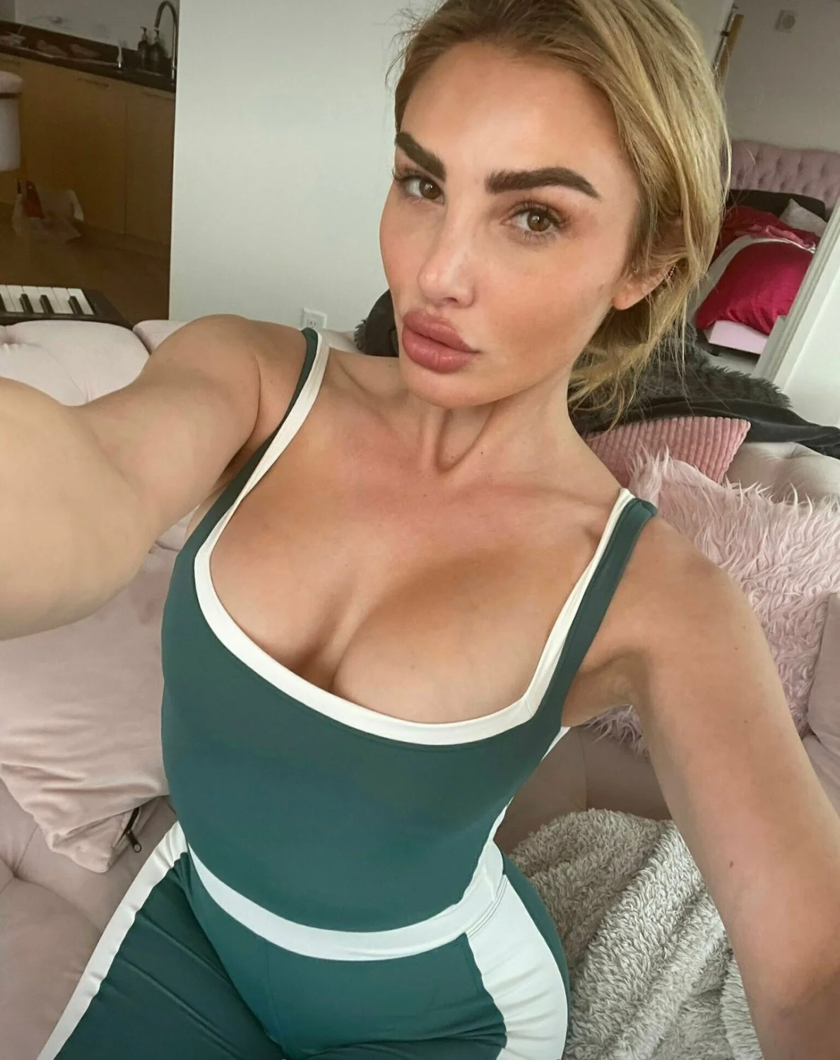 Hot blond Slut image 6