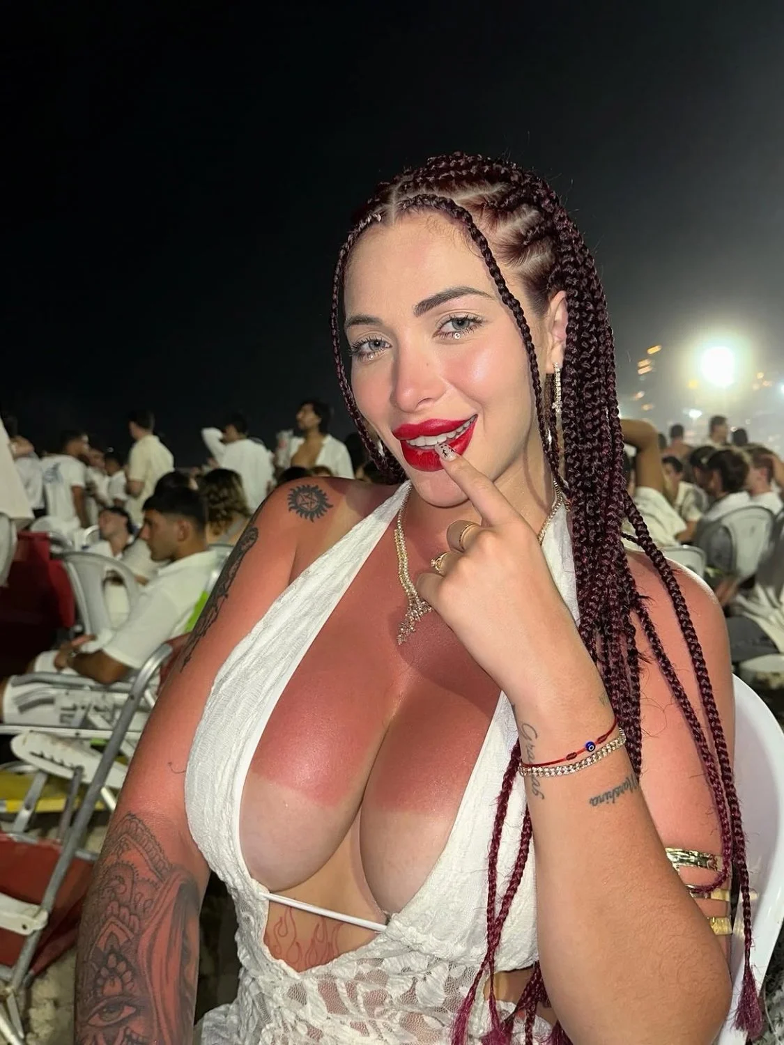 ARGENTINA PUTISIMA operada muestra su terrible ogt y tremendas tetas 🔥🔥🔥🔥🔥 main image