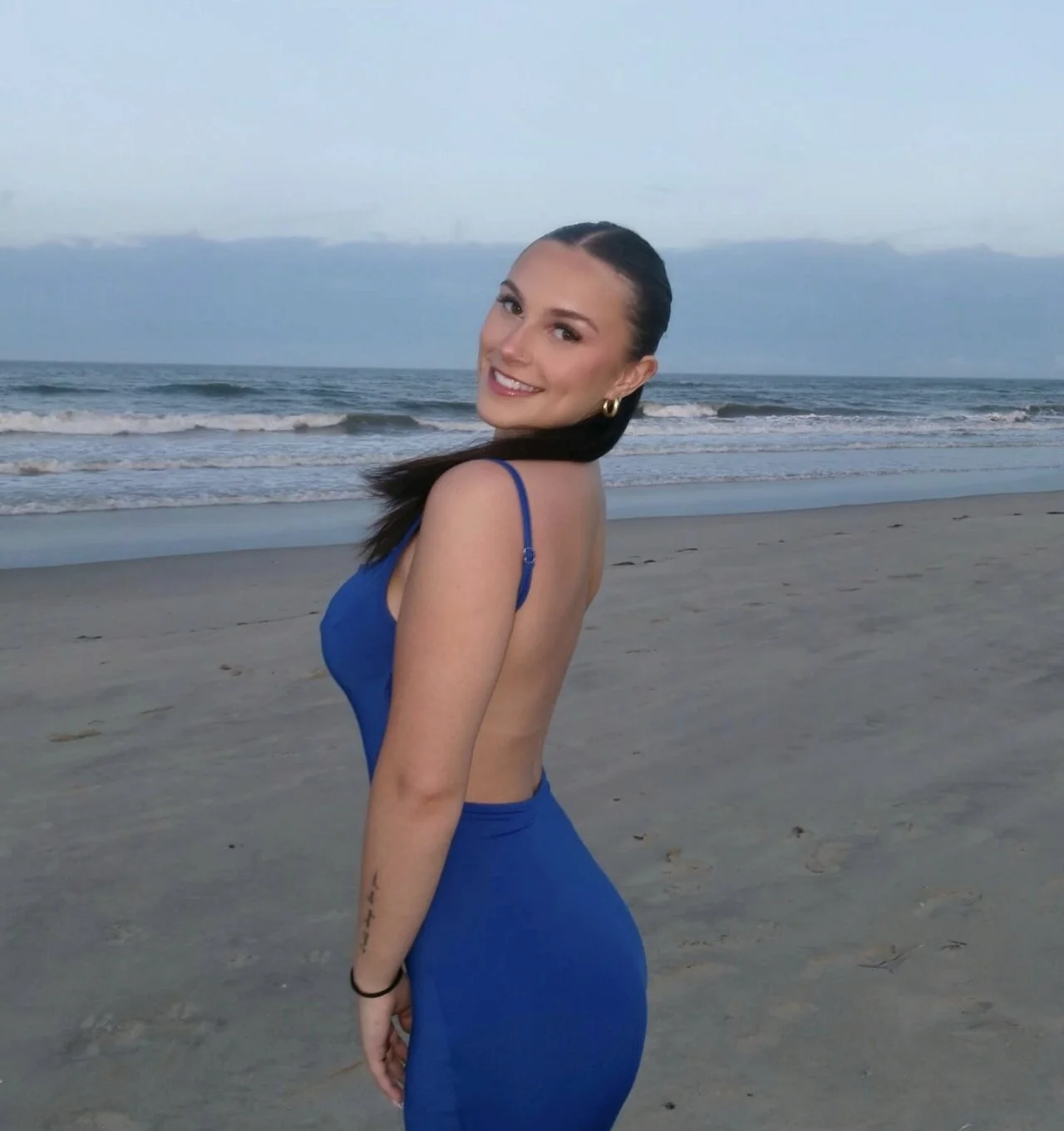 Thick and busty VSCO slut Becca image 3