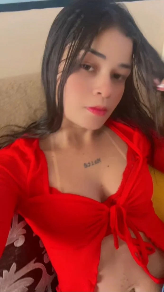 Novinha moreninha São Paulina delicinha demais na loja de bronzeamento image 12