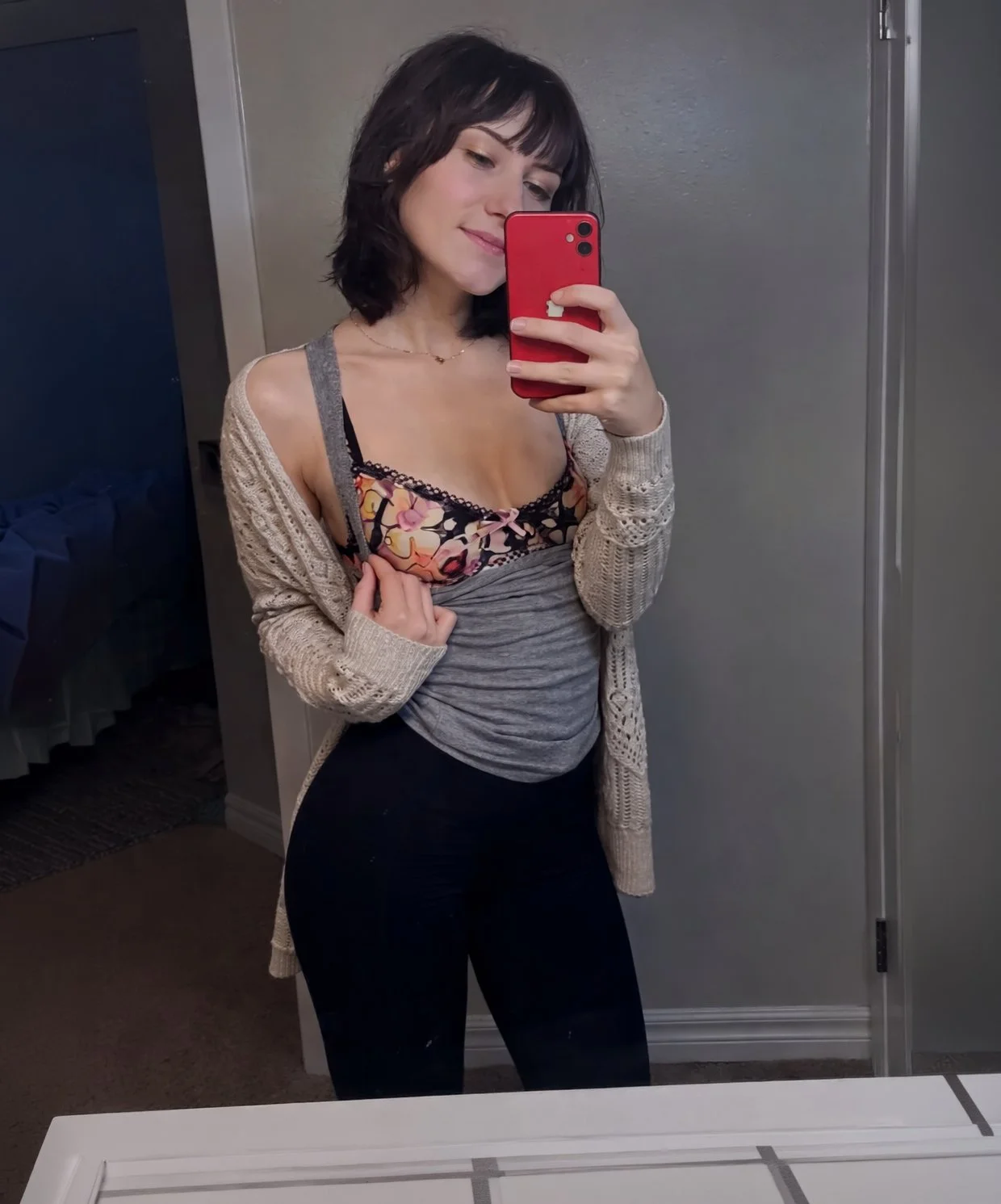 Petite teen having anal sex main image
