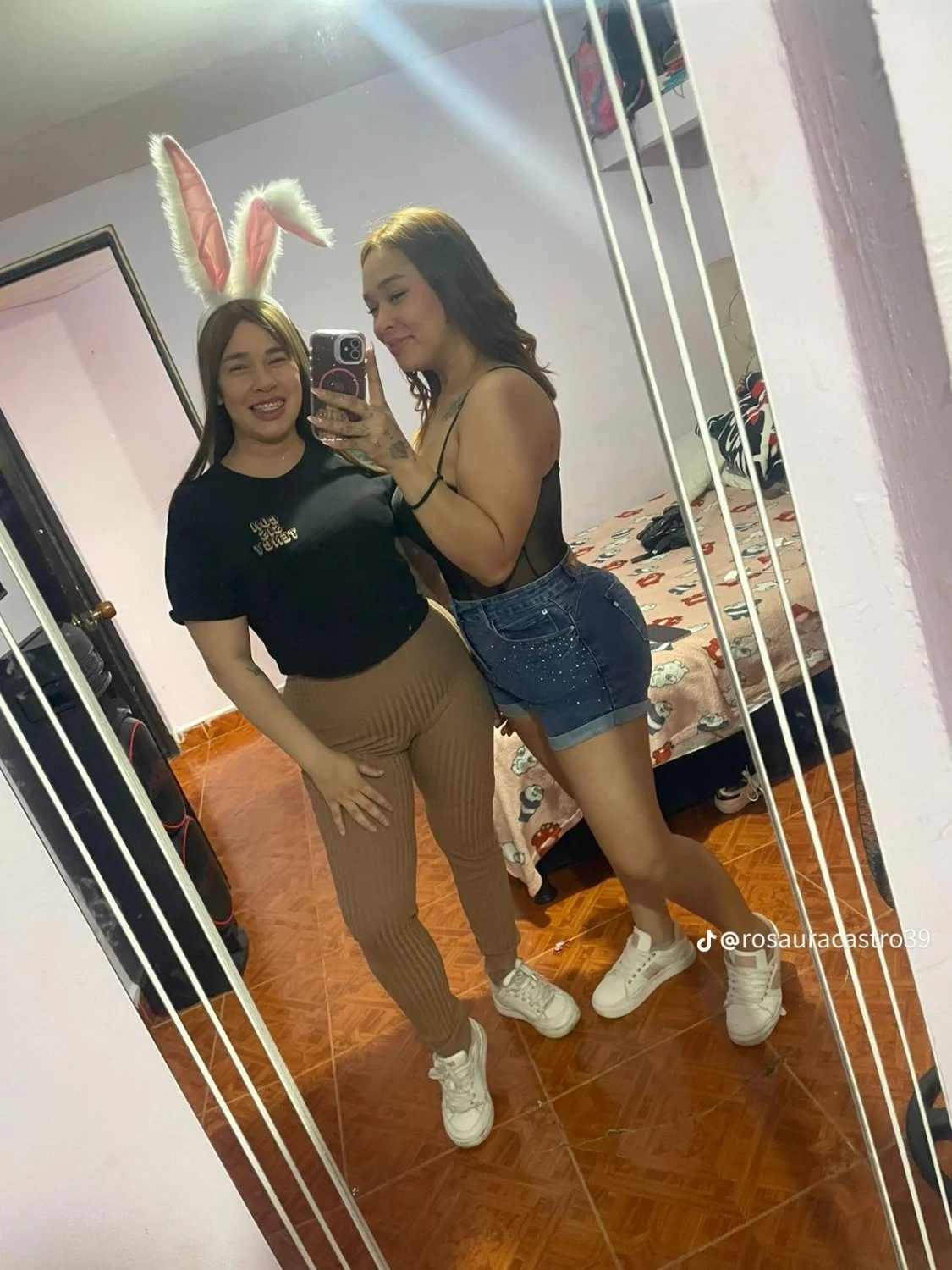 Hermanas image 26