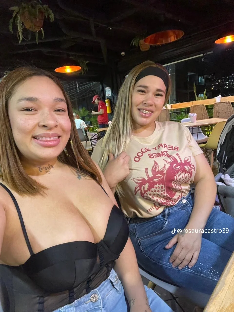 Hermanas image 32