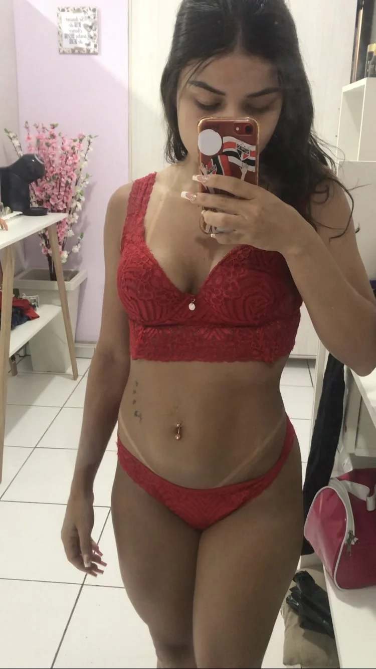 Gianella Latina sexy fitnnes Flaca culona rico coño mostrando y tetas en instagram image 5