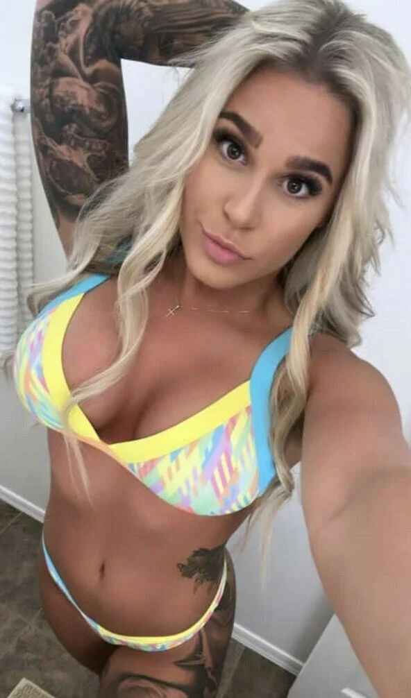 The Perfect Blonde image 6