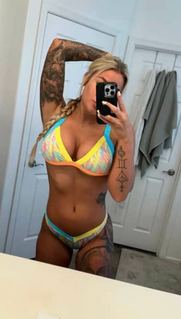 The Perfect Blonde image 7