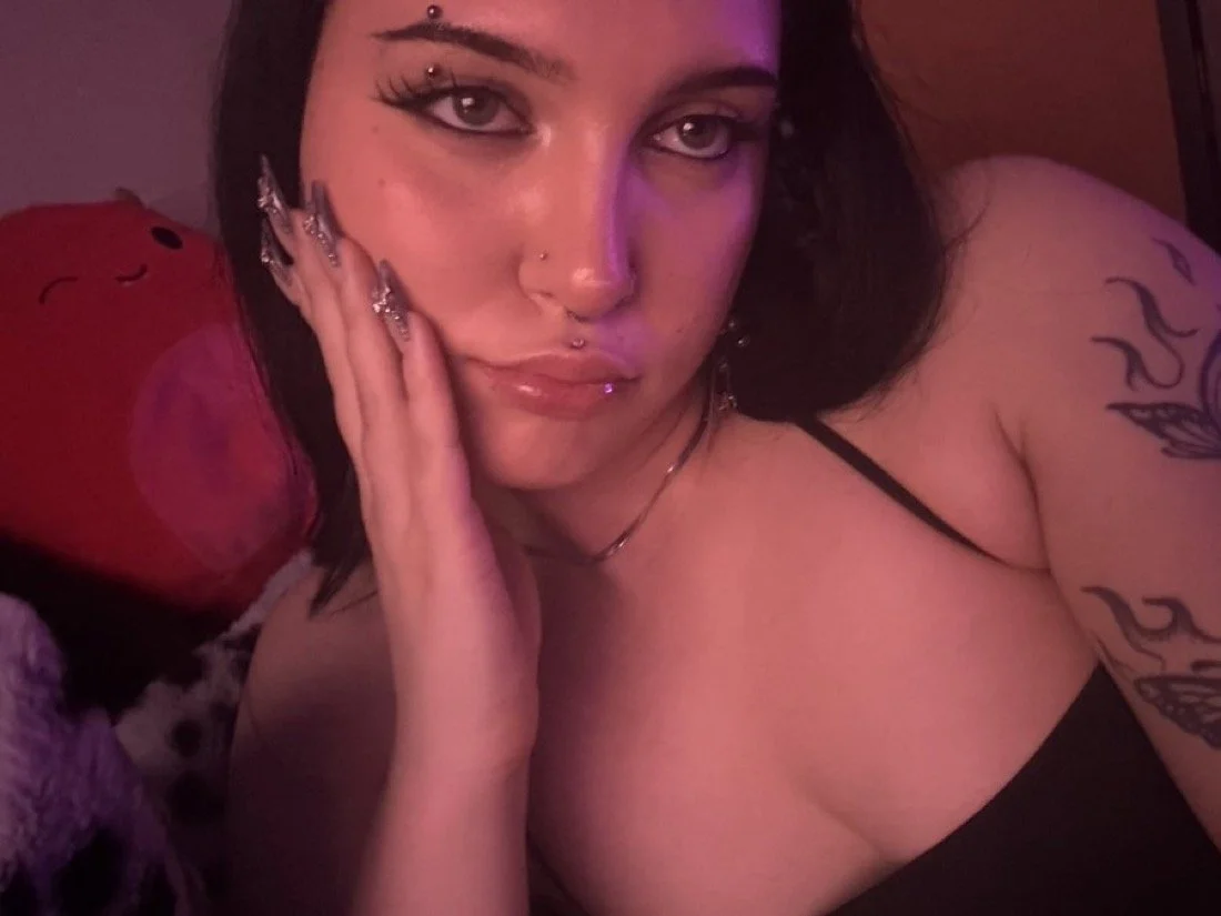 sexy tatted 21yo stripper image 10