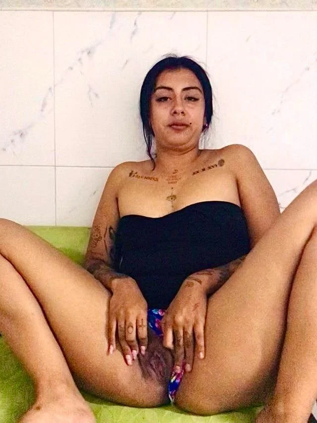 Está puta va a estar arrepentida cuando se le pase la droga y el alcohol zorra barata image 5