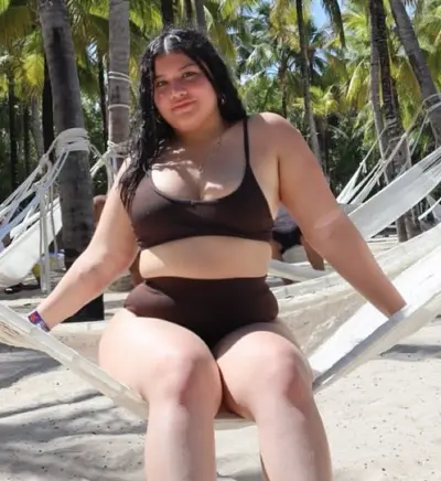 19 year old Latina named Cindy gets leaked cover image