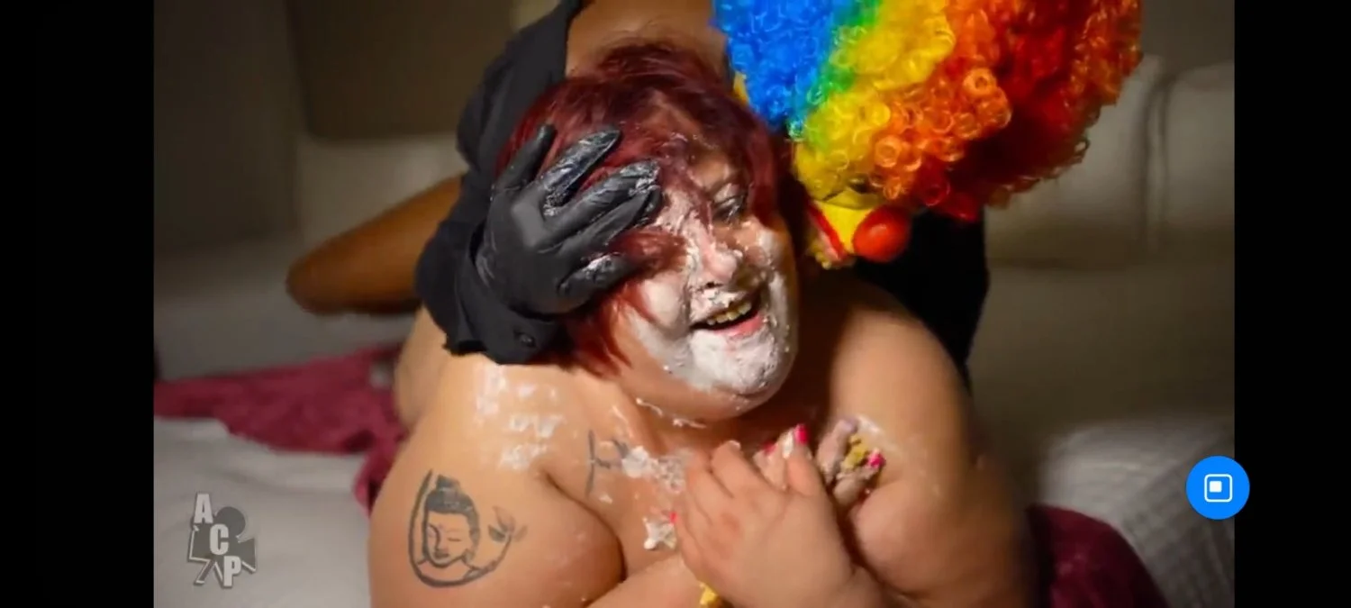 Ssbbw old ass white hoe pounding image 3
