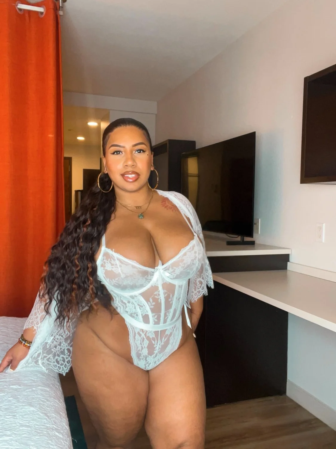 Sexy BBW Latina got the best ass shape 🔥🔥 image 4