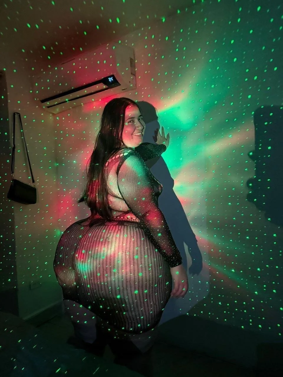 got damn! HUMONGOUS fat booty latina milf!!!! image 5