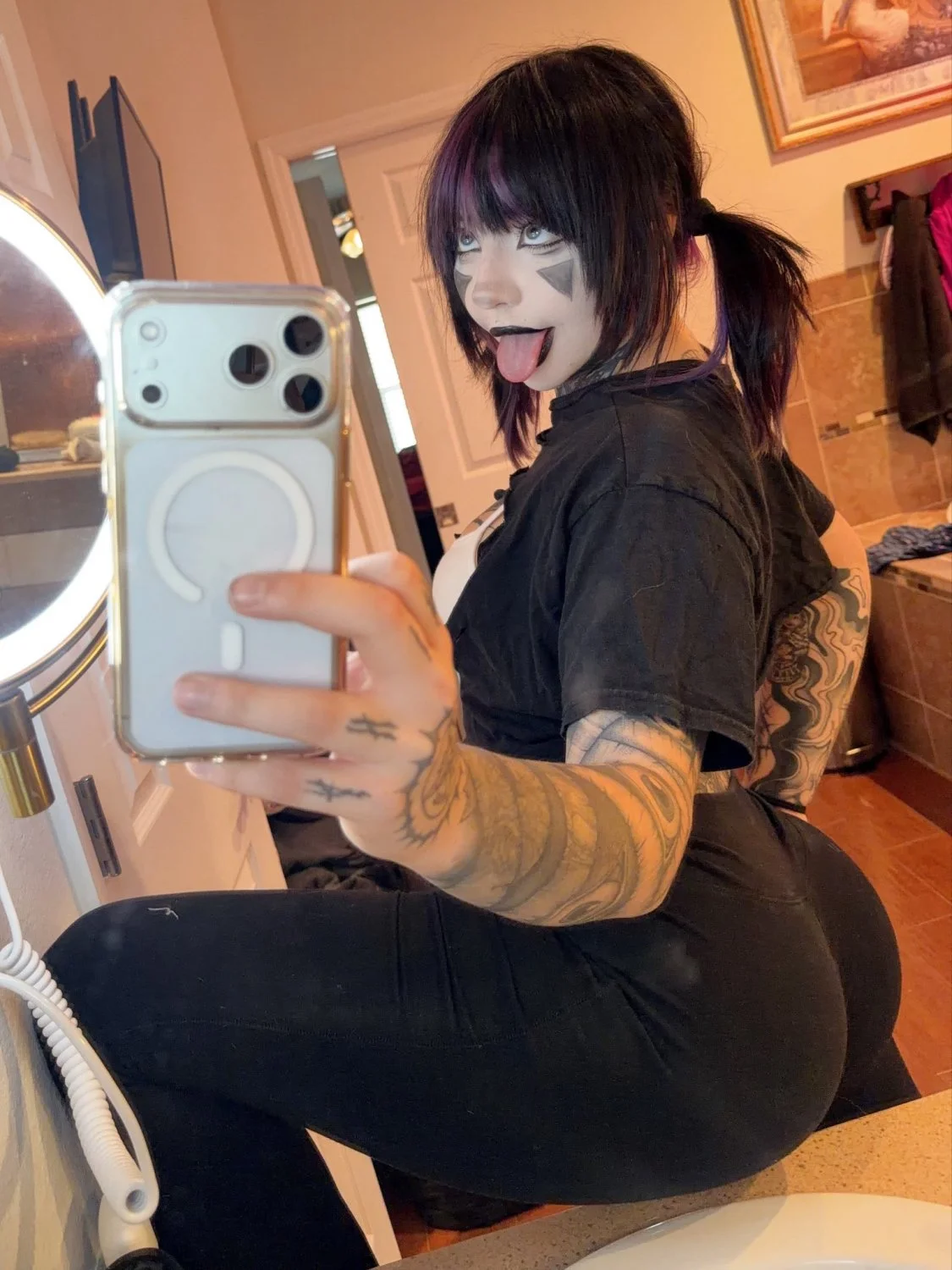 goth slut with huge ass leaked image 9
