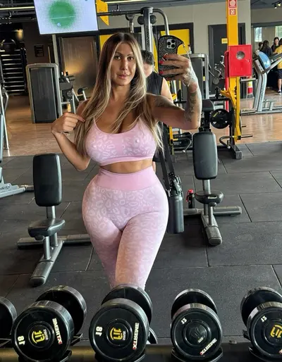 TS Letícia griffol gostosa demais cover image