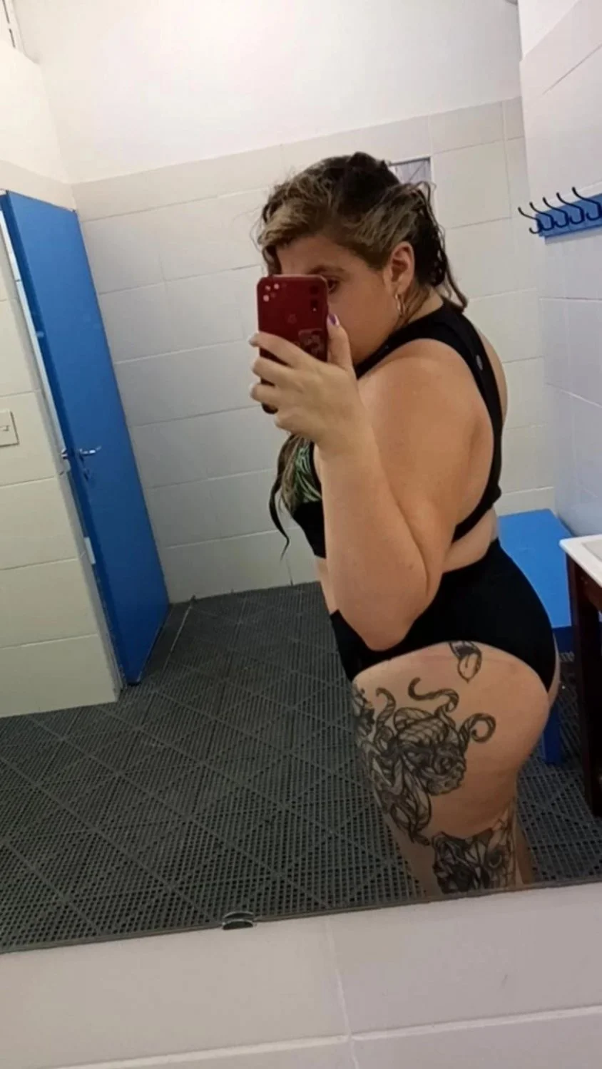 If anyone has Valentina's nudes send them to me on kik image 2