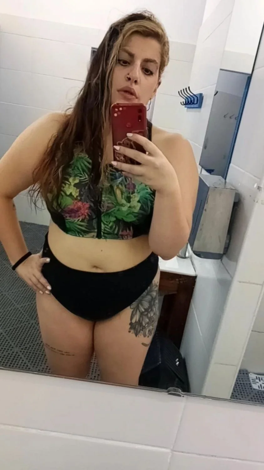 If anyone has Valentina's nudes send them to me on kik image 4