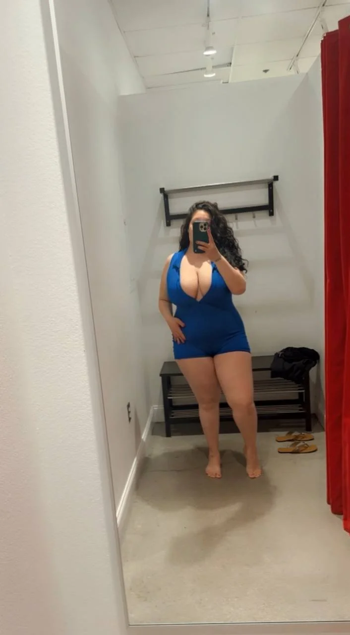 Thick Latina Jaz image 3