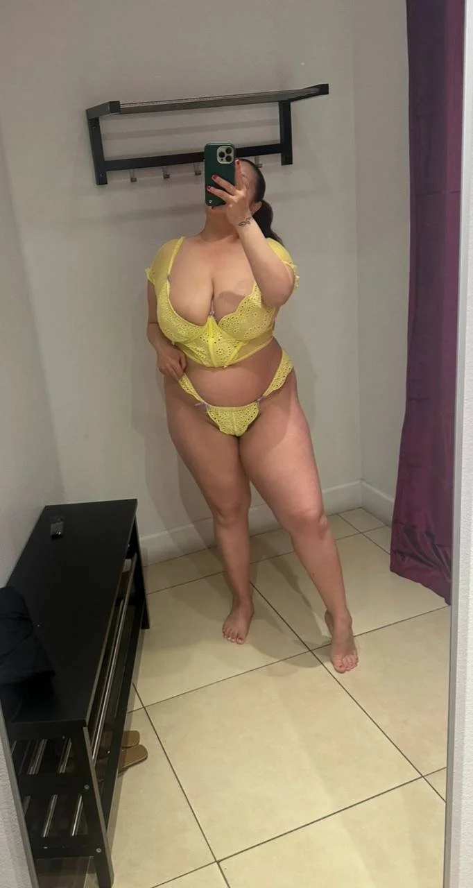 Thick Latina Jaz image 8