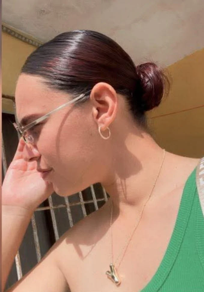 Girl con ricas piernas y hermosa image 2