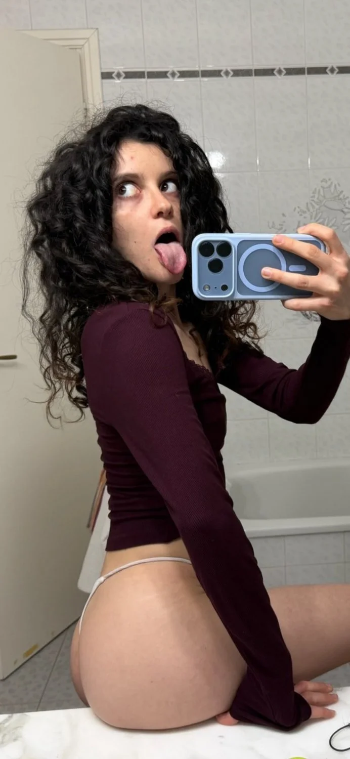Petite cutie image 5