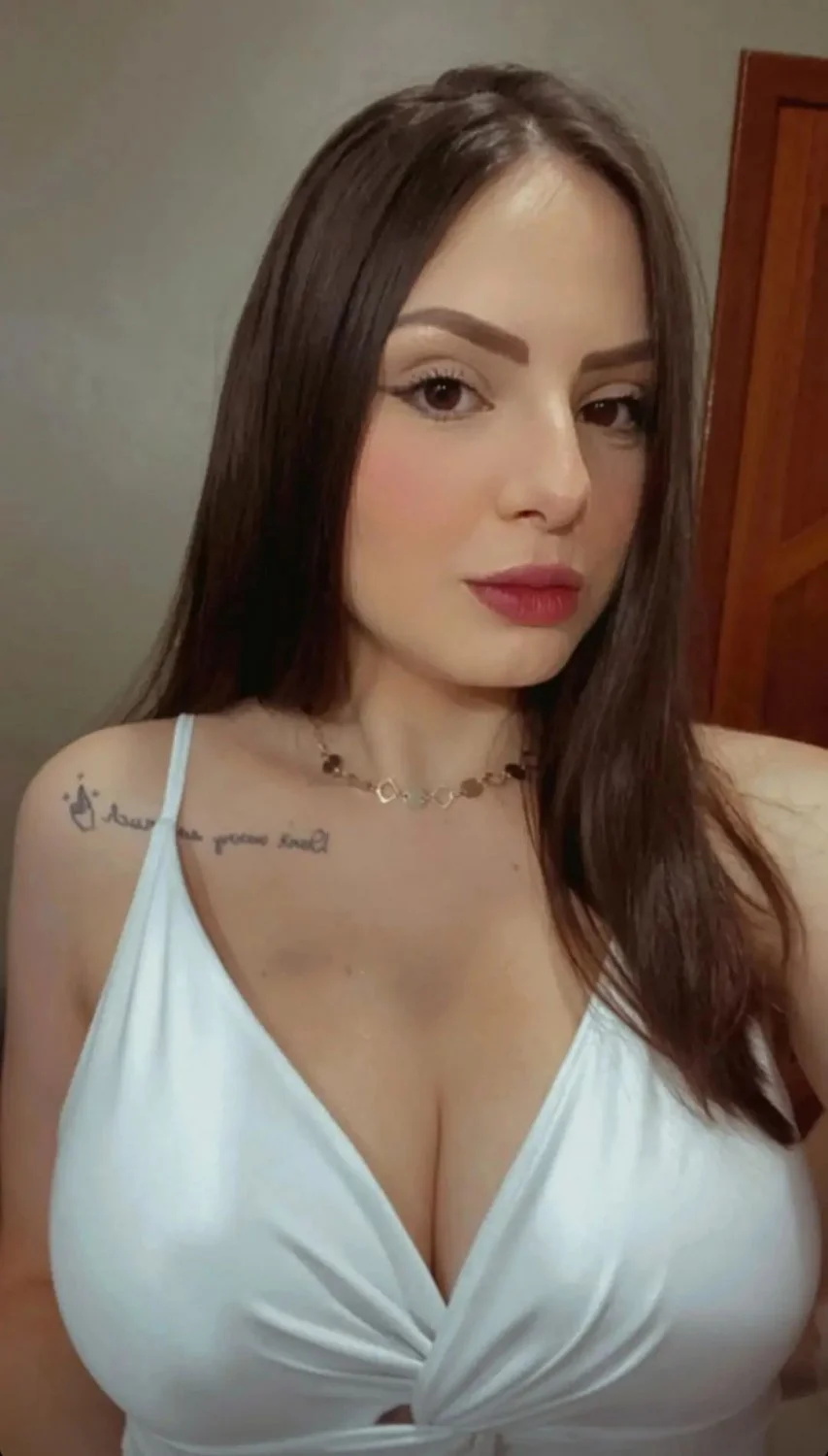 Vadia gostosa muito peituda vazada pelo corno manso image 7