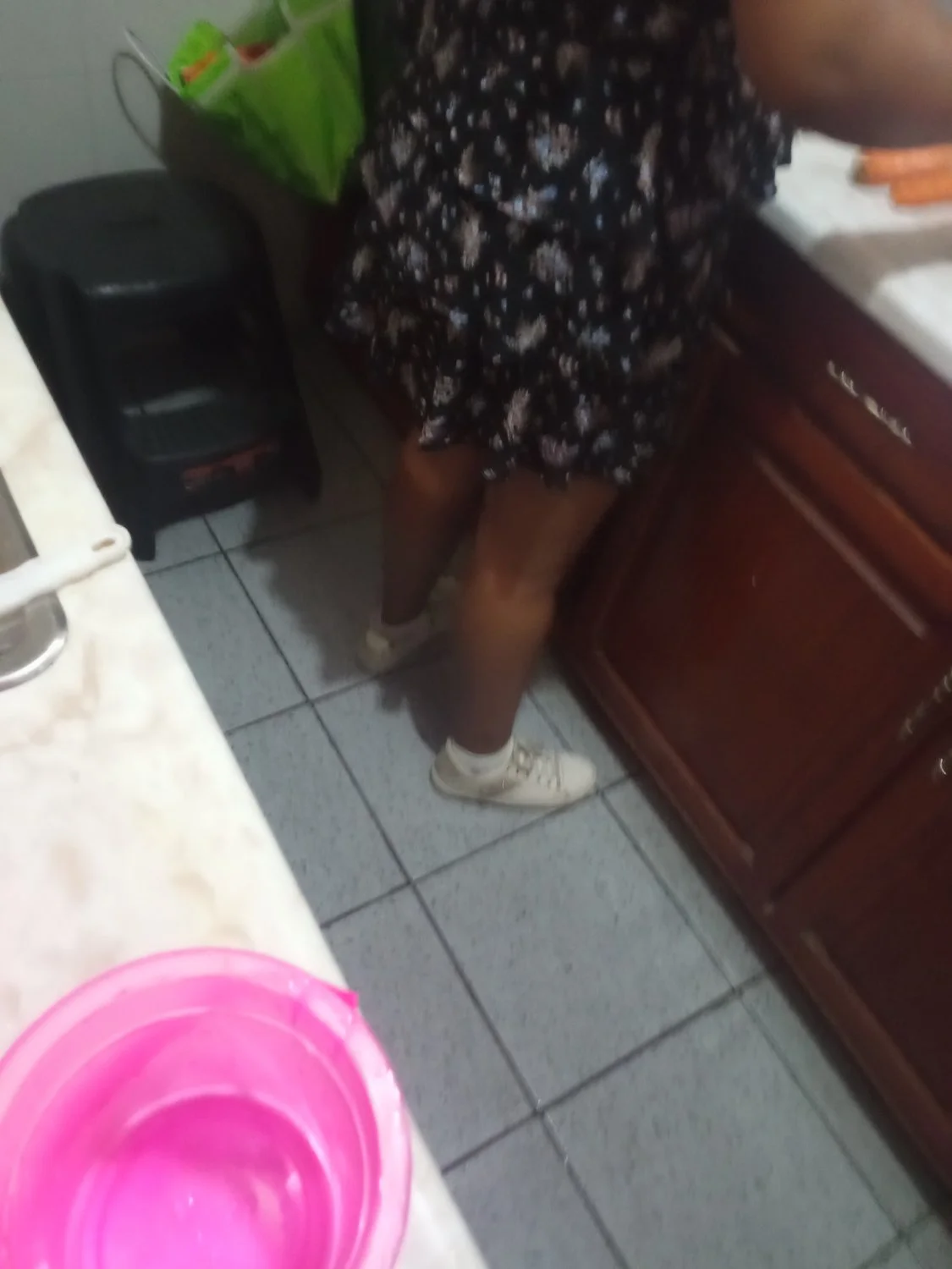 La perra culona y piernona de mi hermana image 17