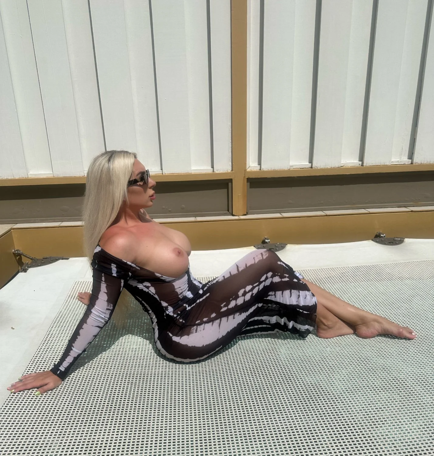 Muscle Mommy 103 image 1