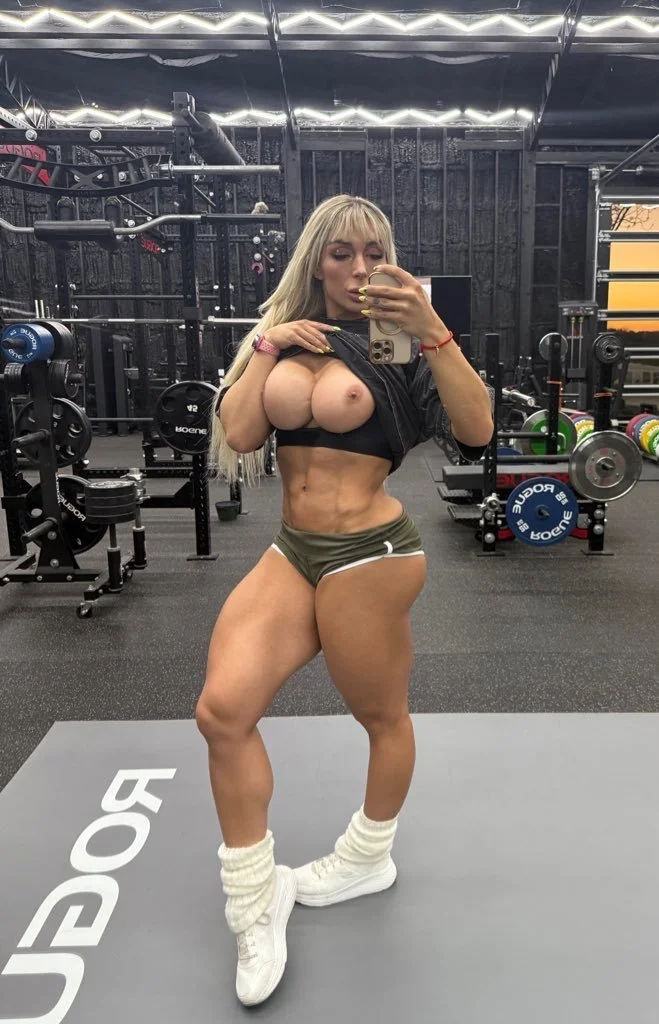 Muscle Mommy 103 image 2