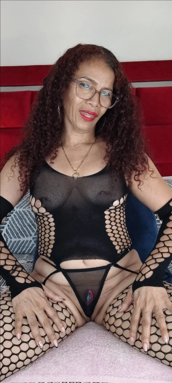 Abuela puta colombiana en lenceria image 15