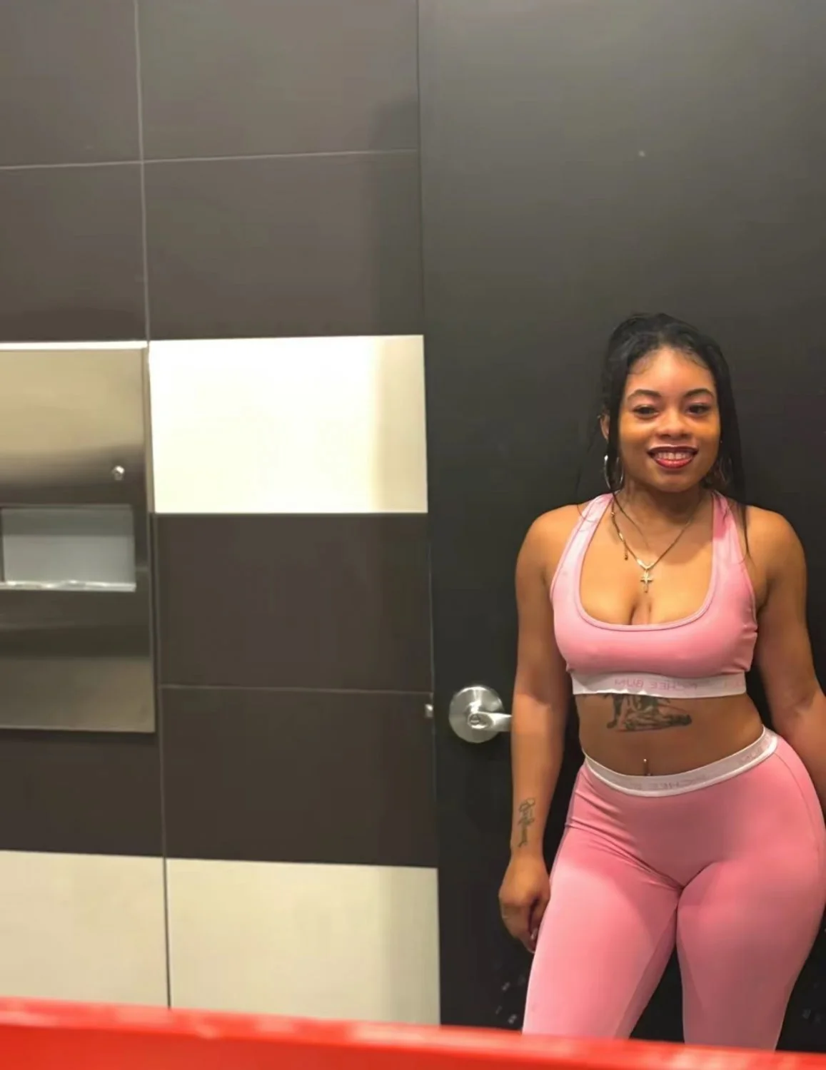 Absolutely gorgeous ebony with perfect ass main image
