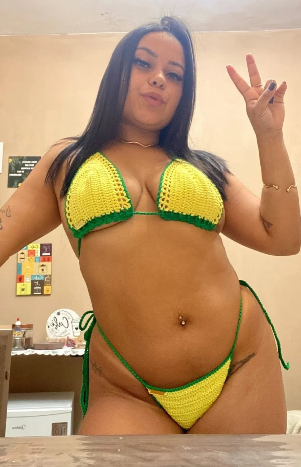 Putinha Safada aproveita que o marido ta preso para se exibir image 2