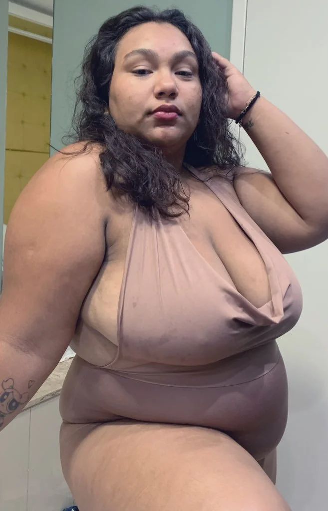 18 aninhos e está no cio image 2