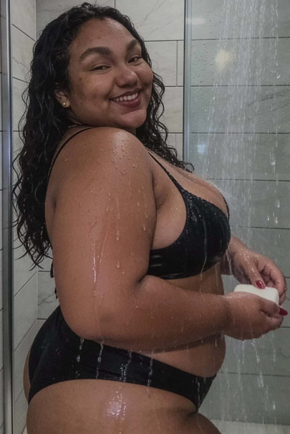 18 aninhos e está no cio image 3