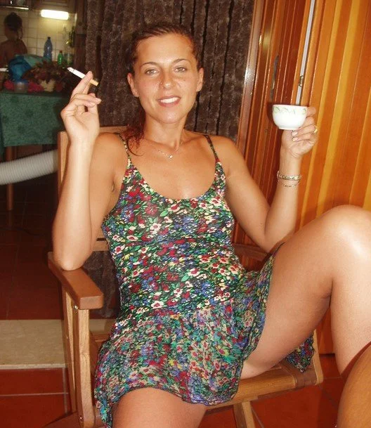 Retro Shy Wife main image