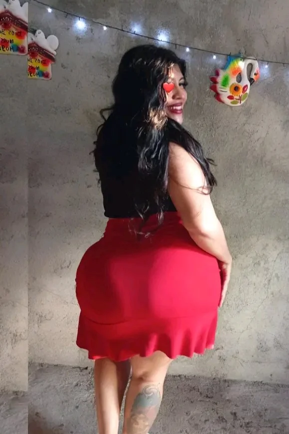 Tremendo culote de la amiga de mi hermana 🥵🤤 main image