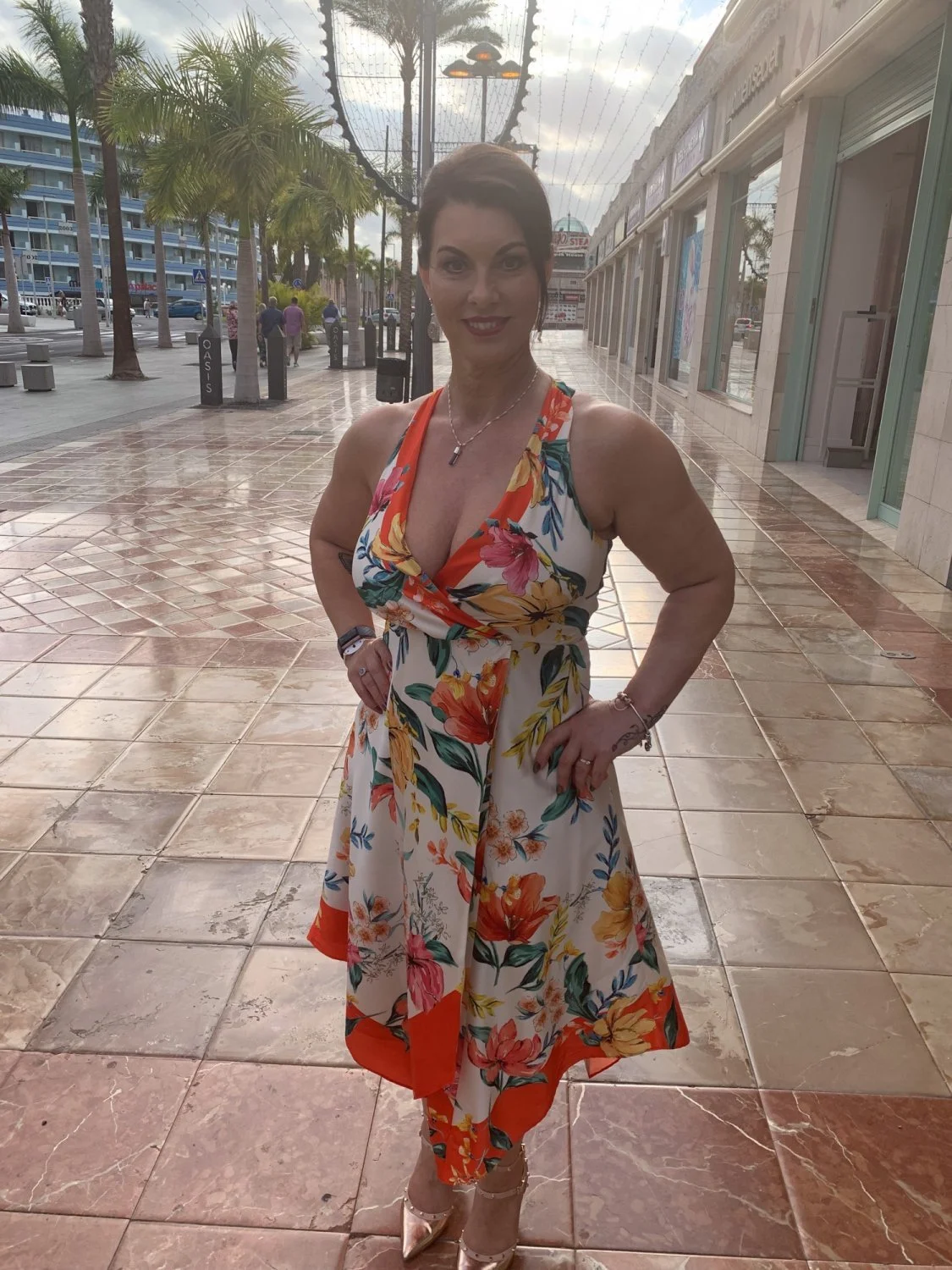 UK Milf image 11