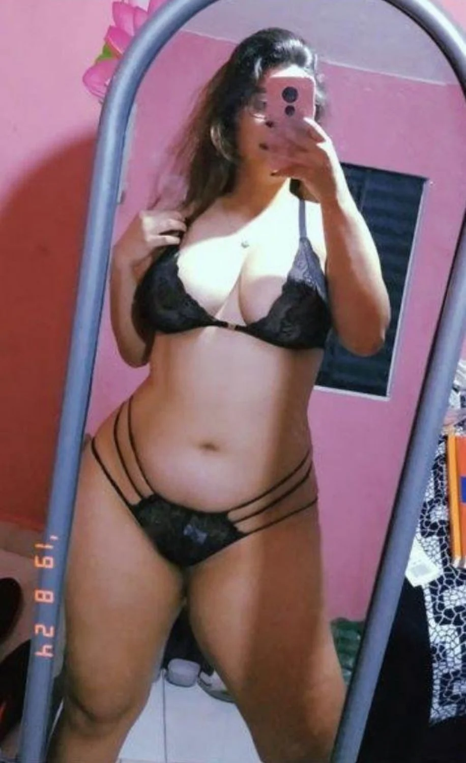 Loiraça da bunda gigante image 3