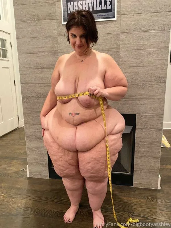Hottest GILF (before ozempic) pics image 10