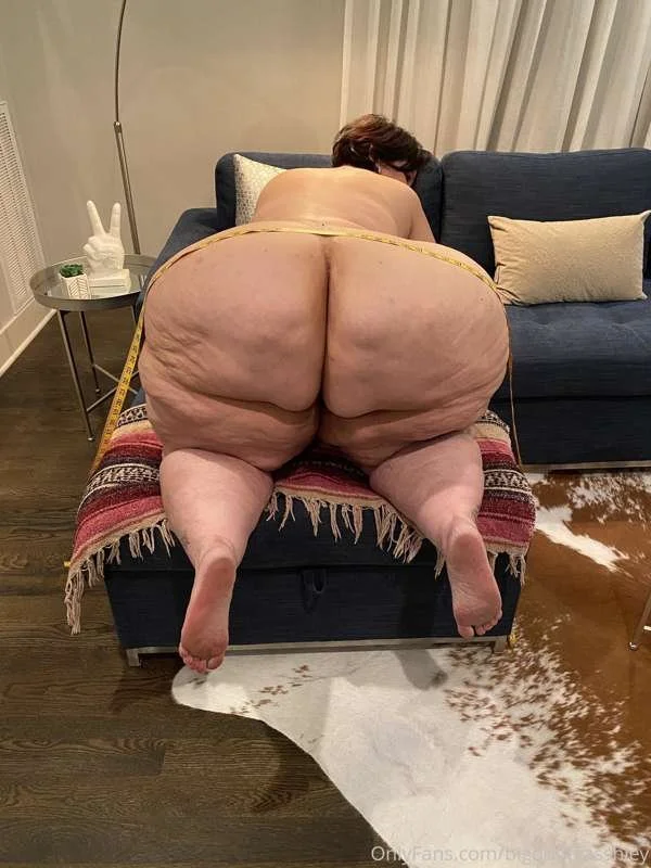 Hottest GILF (before ozempic) pics image 11