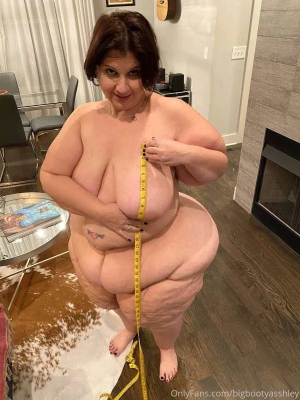 Hottest GILF (before ozempic) pics image 14